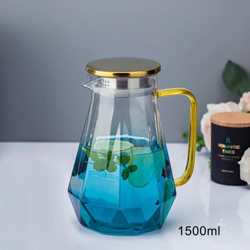 carafe d'eau en verre